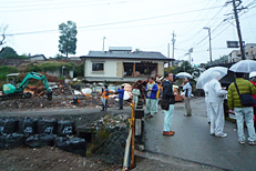 益城町中心部の家屋倒壊状況